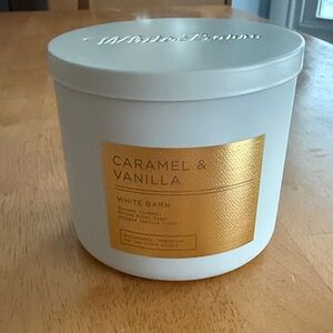 White Barn 3 wick Caramel & Vanilla Candle - Cream and Gold